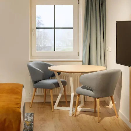 Comfortable Room, Center Of At 1km Apartment *